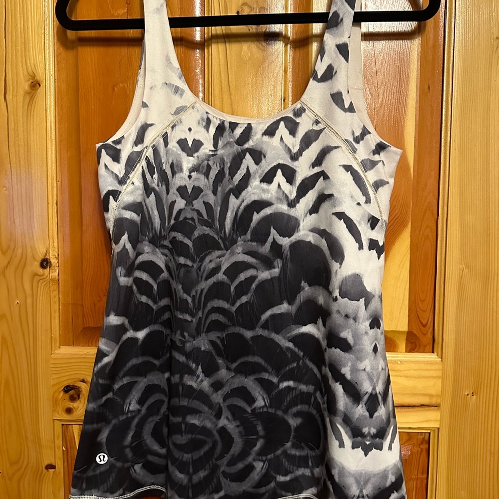 Lululemon tank - Picture 2 of 4